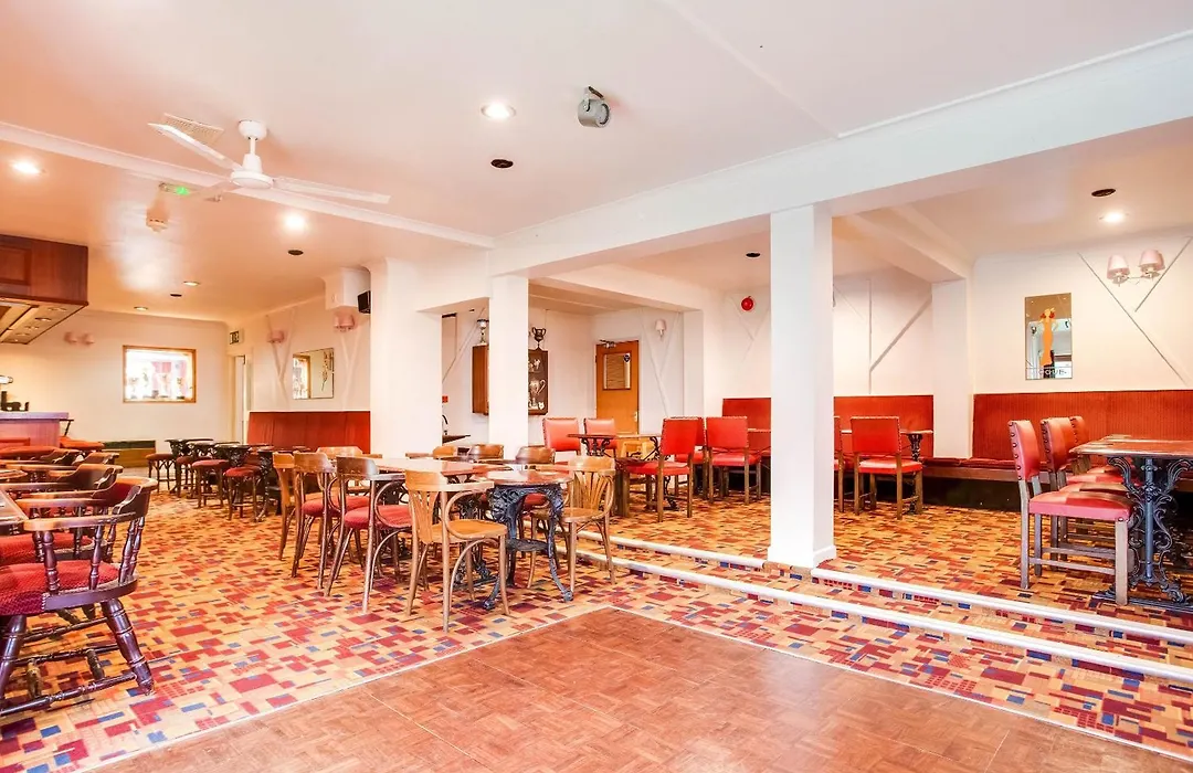 Oyo Godolphin Arms Hotel-1