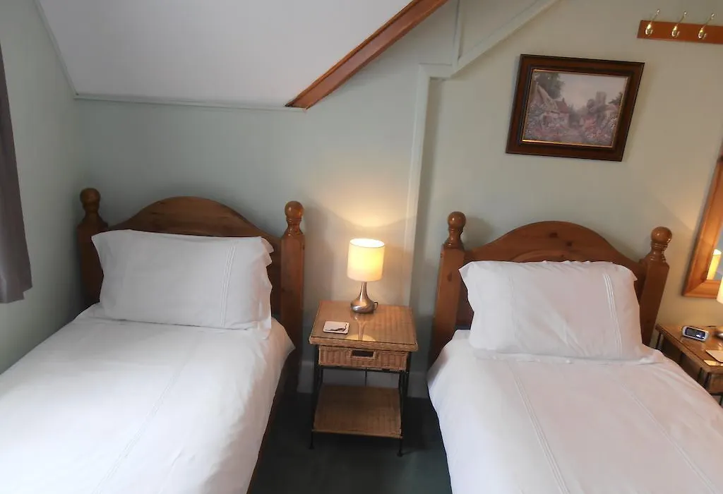 Meadowlea Guest House-1