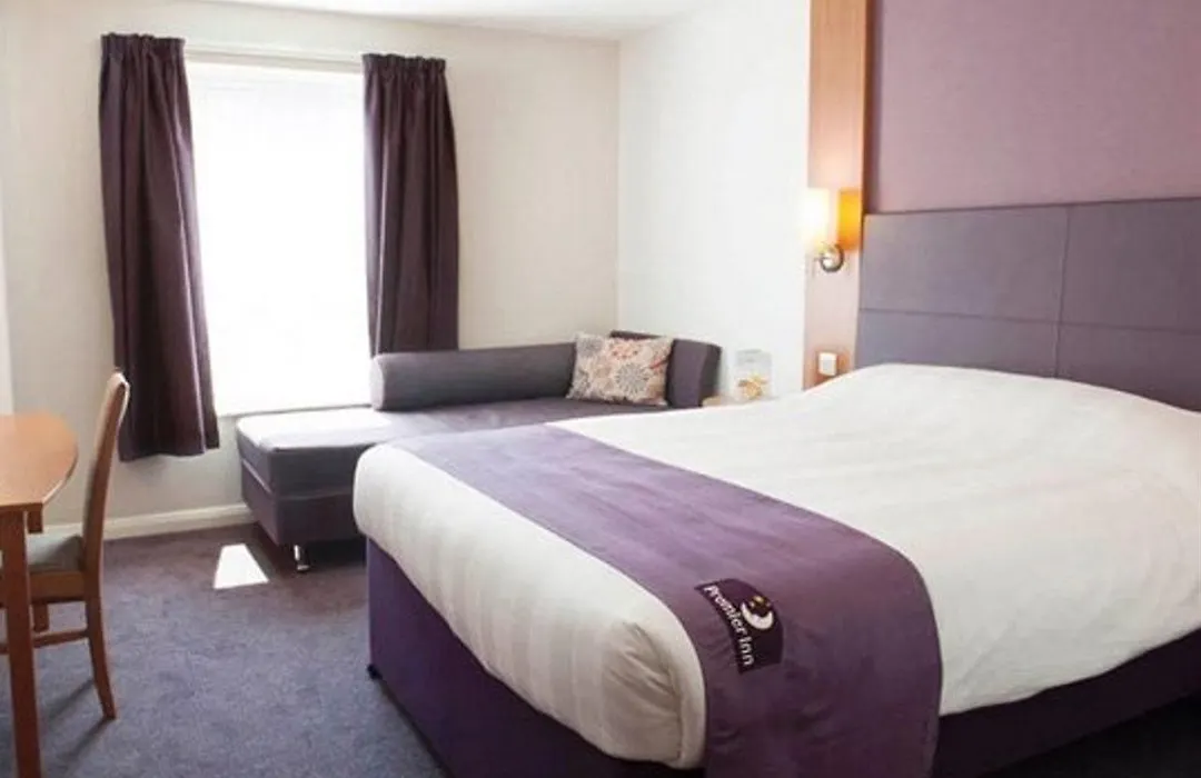 Premier Inn Cheltenham Central - West/A40-1