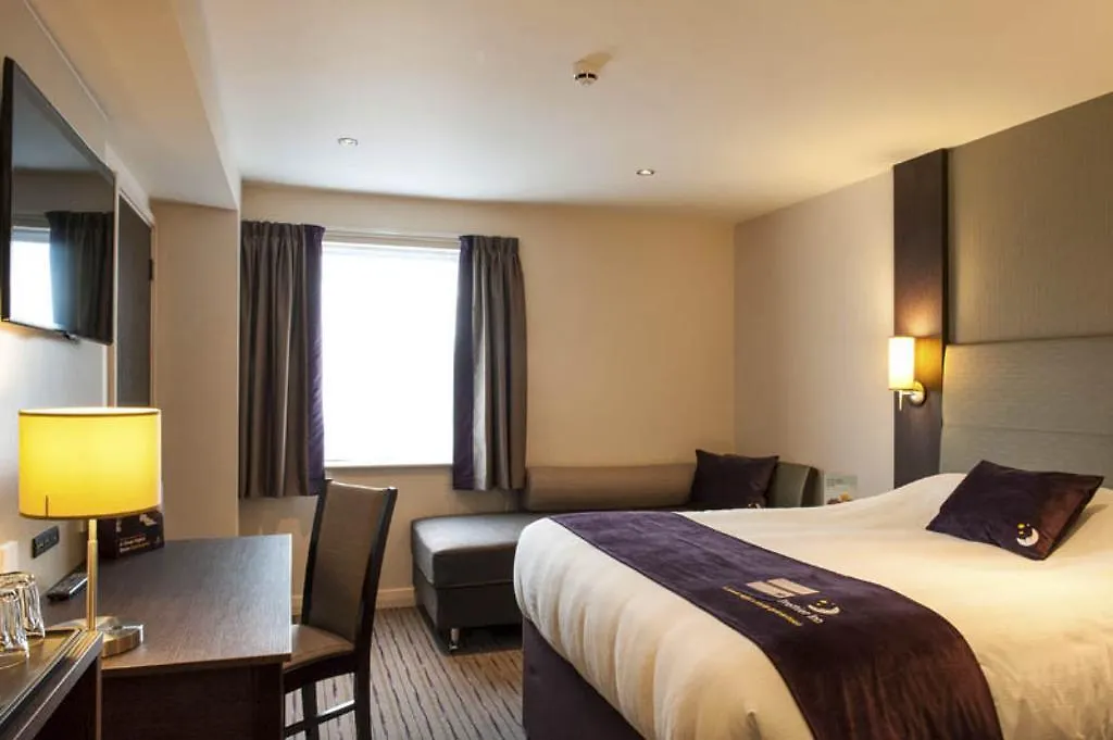 Premier Inn Basingstoke West-1