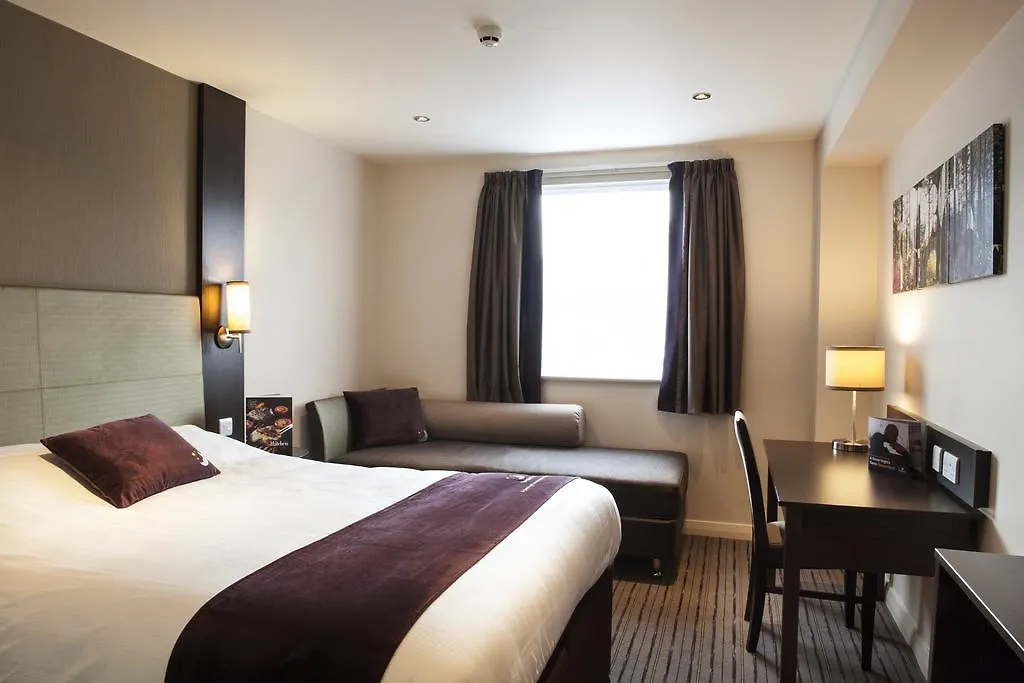 Premier Inn Oldham - Broadway-1