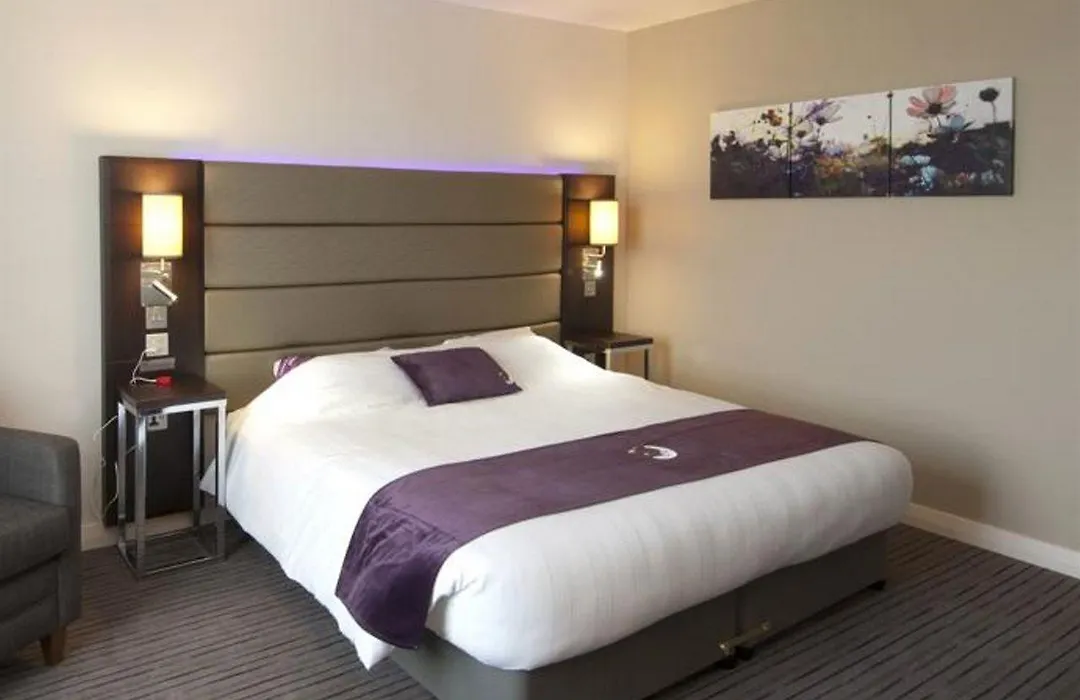 Premier Inn Swindon North-1