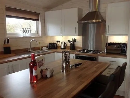 Cleveley Mere Luxury Waterside Lodges-1