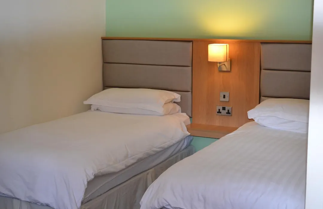 Oak Tree Inn-1