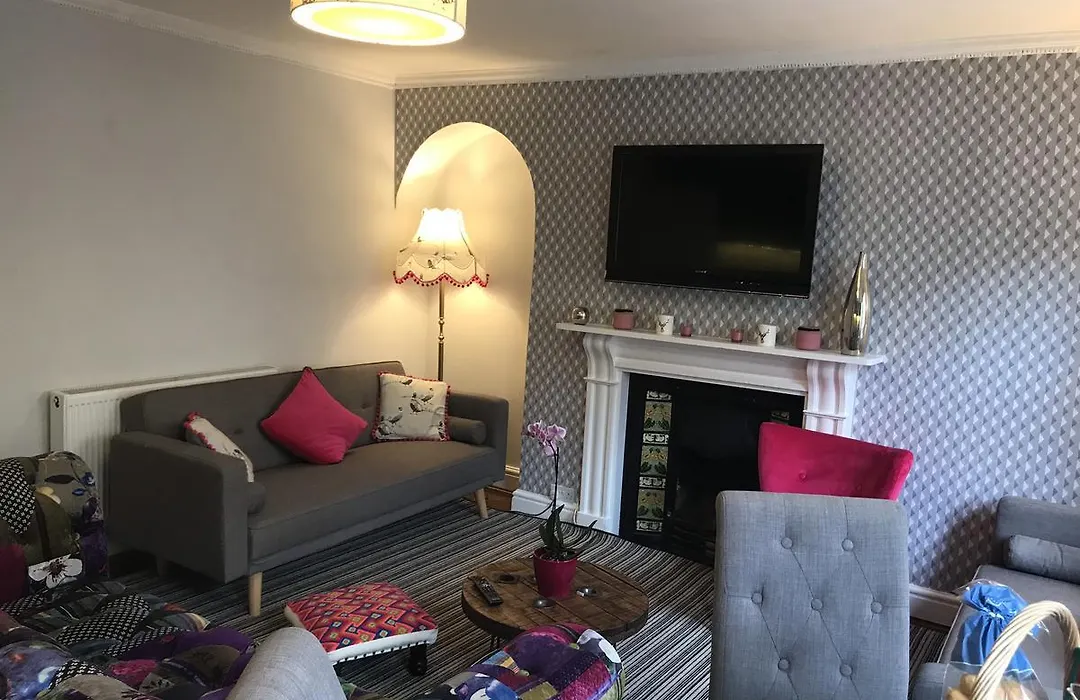 City Centre - Rivers Street, Quiet 2 Bed Ground Floor Georgian Garden Apartment-1