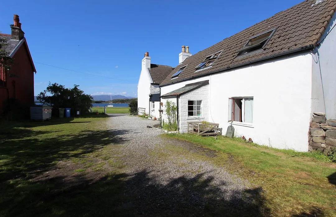 Skye Backpackers-1