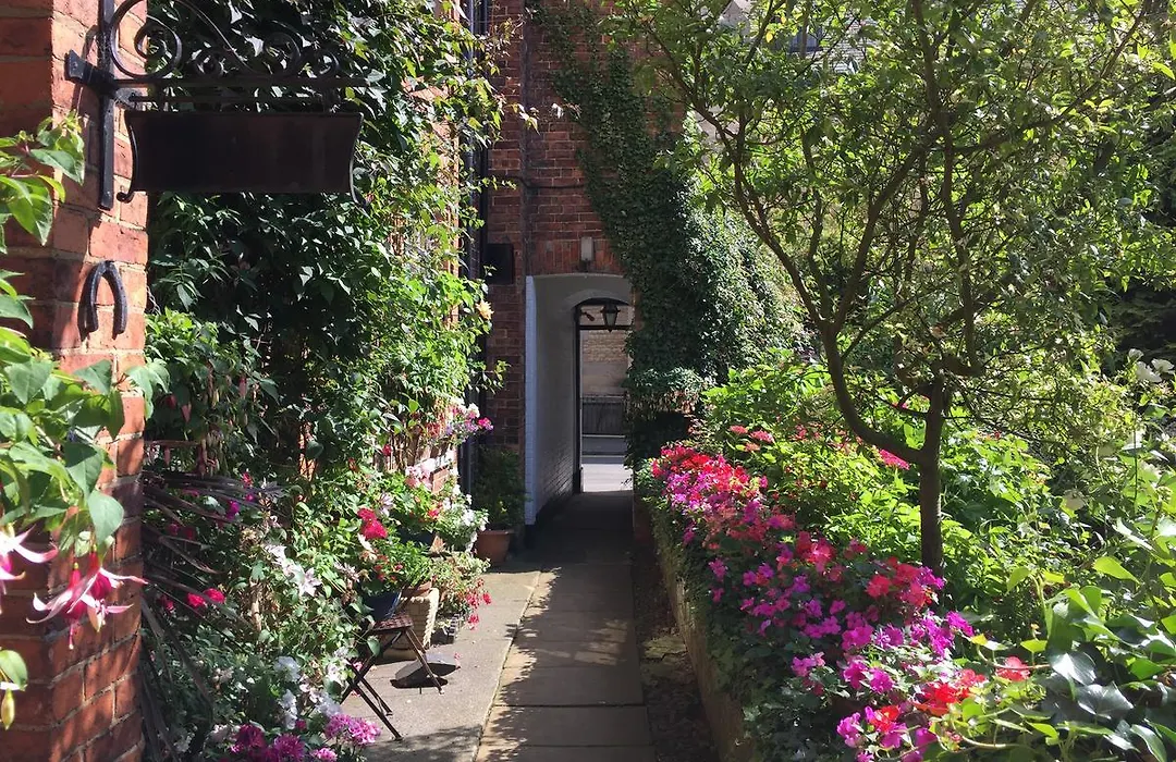 The Garden Hotel - B&B-1