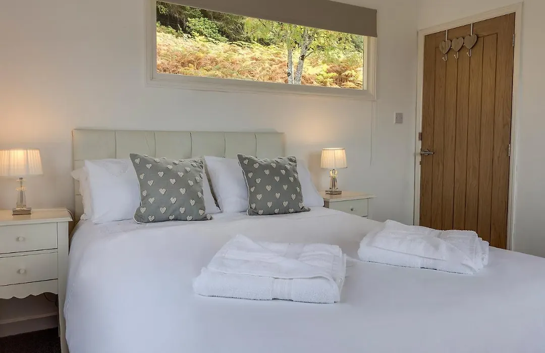 Loch Broom Cabins Seaviews& Petfriendly-1