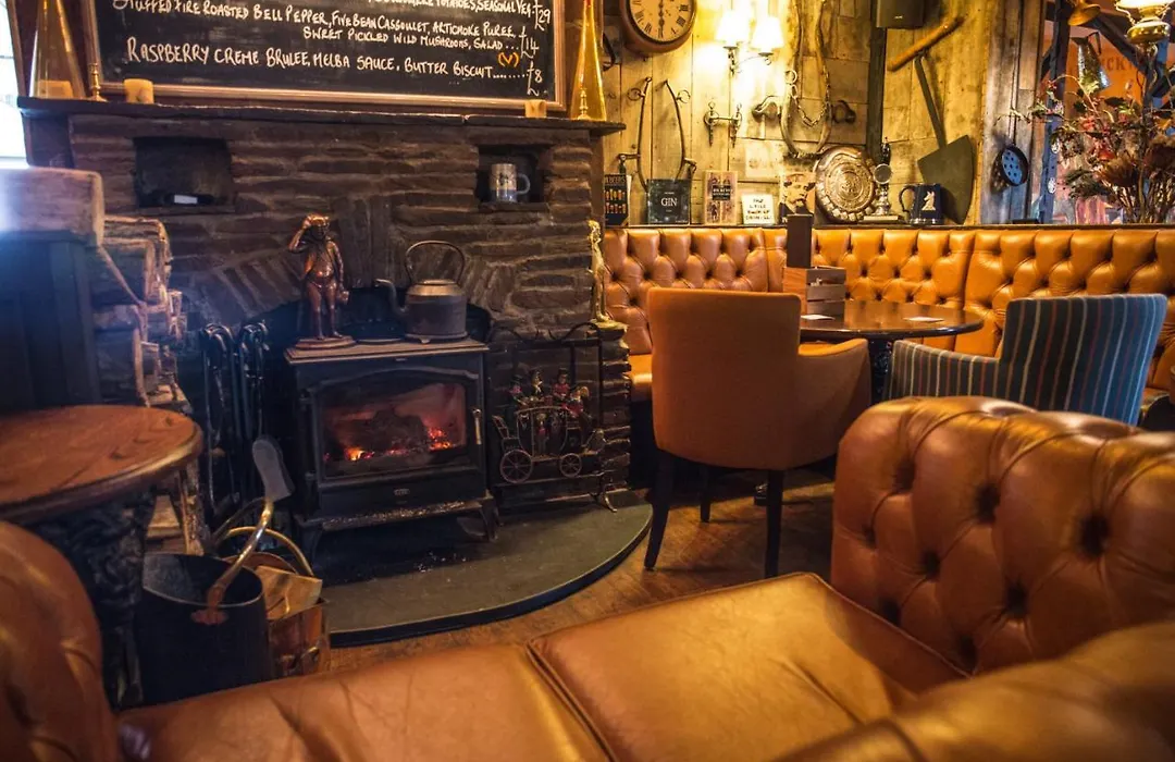 The Pickwick Inn & Oliver'S Restaurant-1