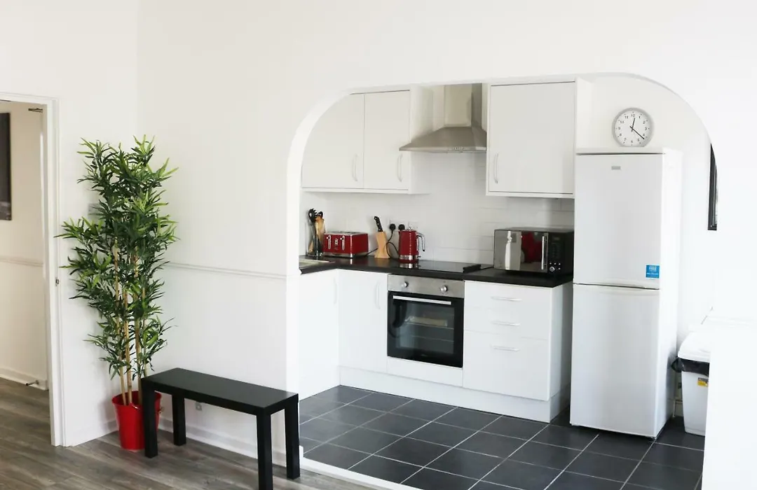 3 Fitzhamon Embankment Apartments Opposite Principality Stadium - Long Stay Offer-1