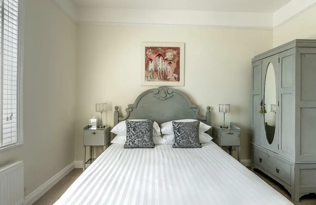 The Dartmouth Boutique B &B-1