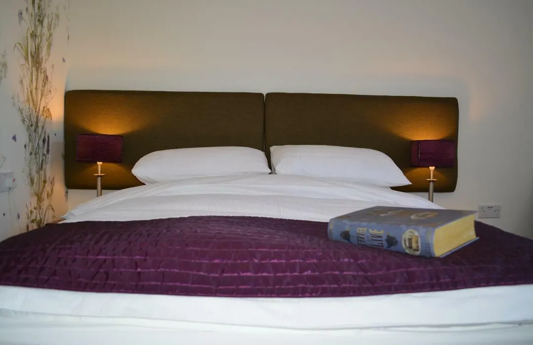 Loriston Guest House-1