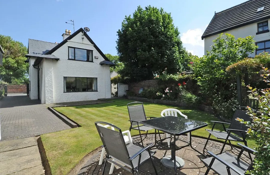 Seaways Cottage Hoylake-1