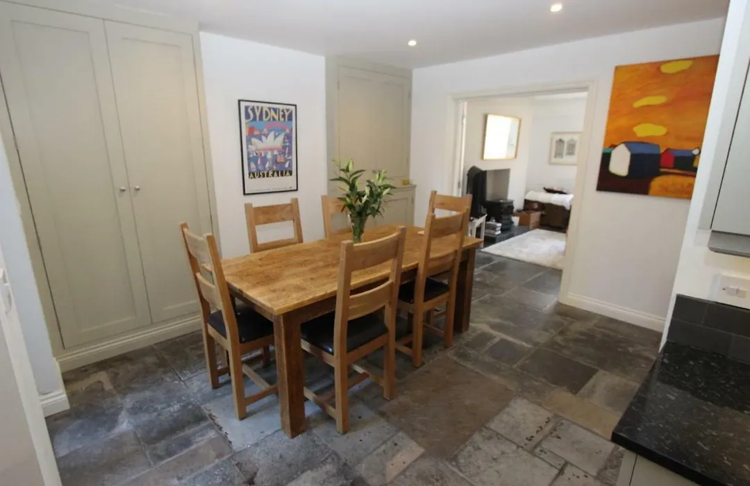 Binswood Garden Apartment-1