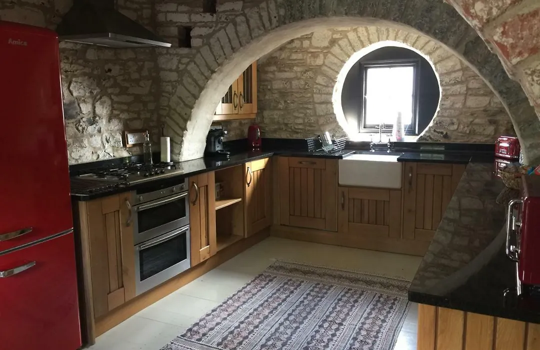 The Stable Loft, Llwynhelig Manor-1