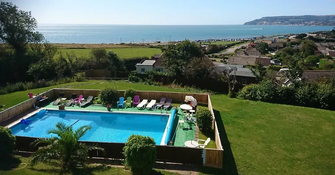 Sandown Manor-1