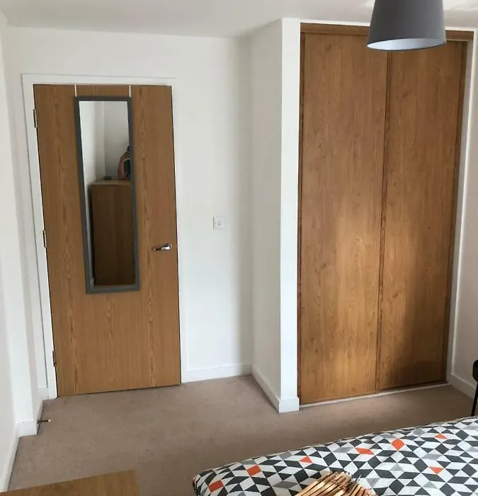 Quayside Apartment In Cardiff Bay-1