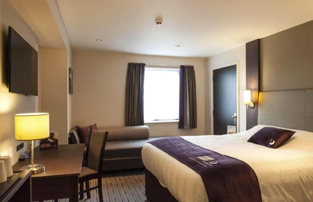Premier Inn Guildford North - A3-1
