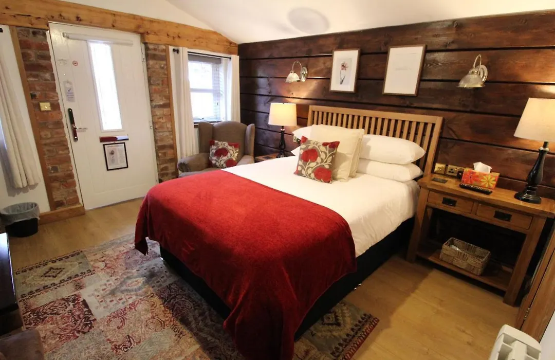 Boutique Garden Lodge @ The Larches-1