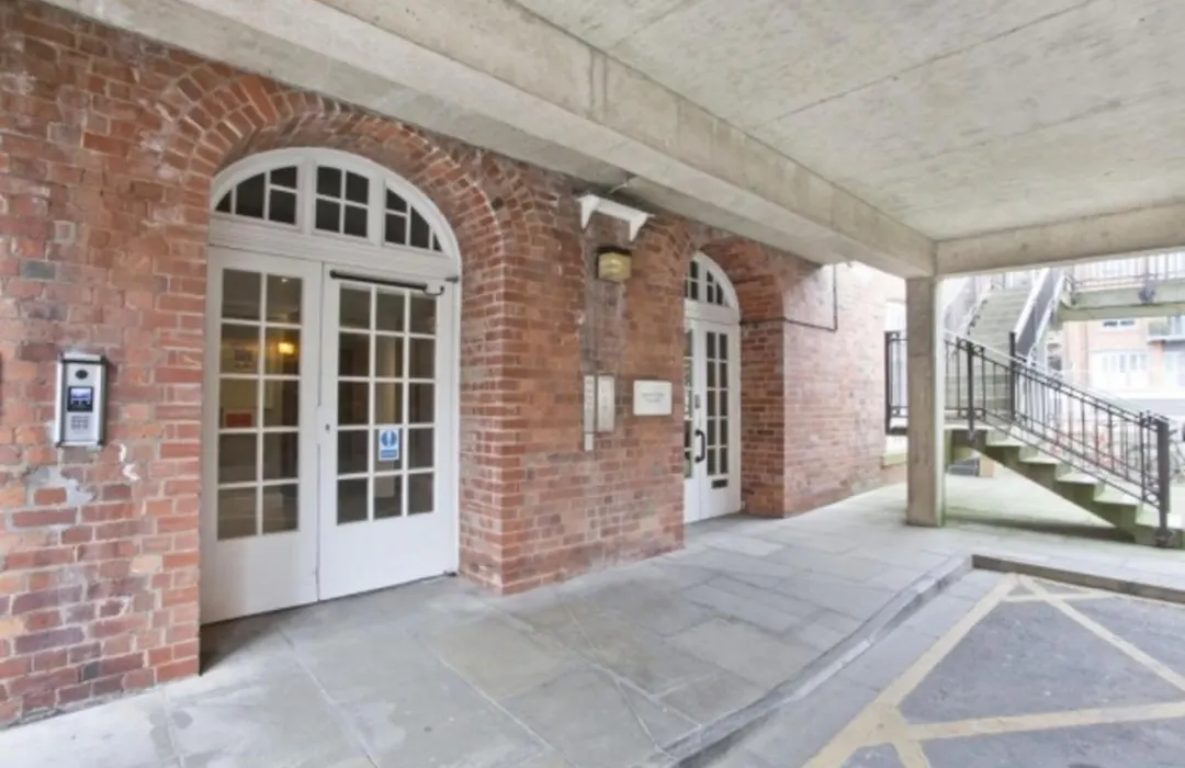 Riverside Studio Apartments Close To City Centre-1