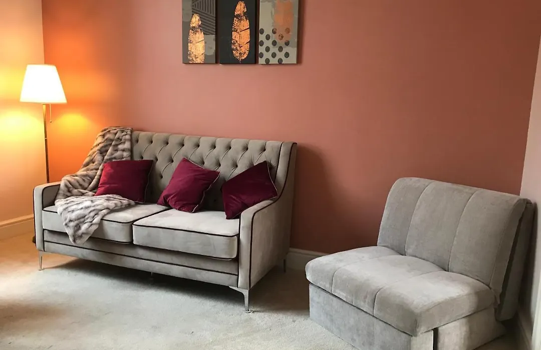 Velvet Nest 5 Min Walk From Train Station-1