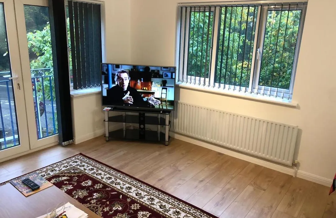 Oaklawn Apartment - Sleeps 4 Parking & Garden-1