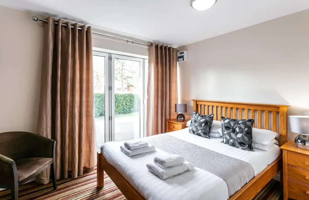 Roydon Marina Village Hotel-1