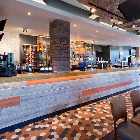Premier Inn Gloucester - Quayside-2