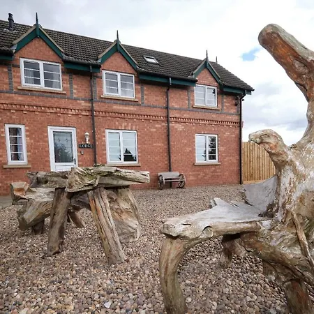 Lincoln Holiday Retreat Lodge With Private Hot Tub-3