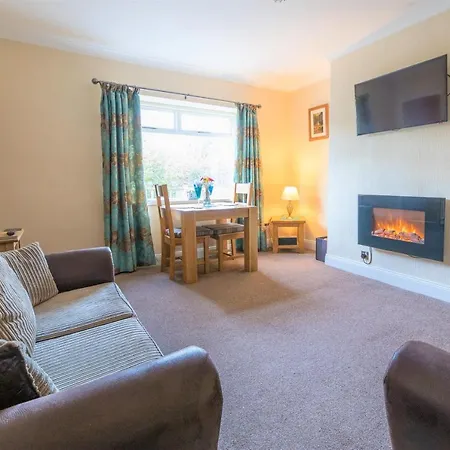 Host & Stay - Daisy Cottage-3