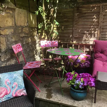 City Centre - Rivers Street, Quiet 2 Bed Ground Floor Georgian Garden Apartment-3
