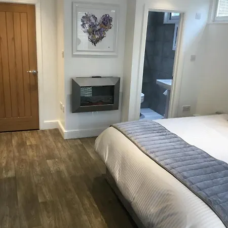 Westlea Guest House-2