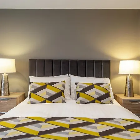 Roydon Marina Village Hotel-2