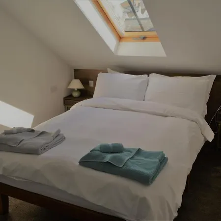 Loriston Guest House-3