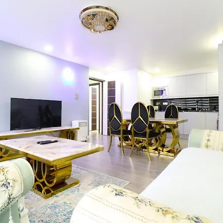Queen Stay Apartments-2