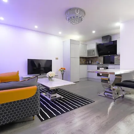 Queen Stay Apartments-3