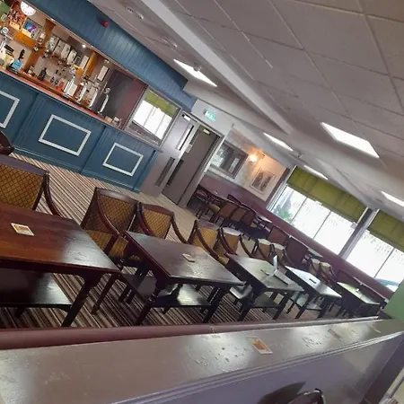The Avenue Club And Lodge-3
