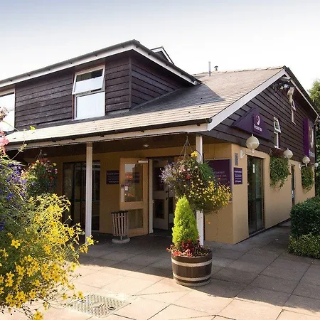 Premier Inn Cheltenham North West-3