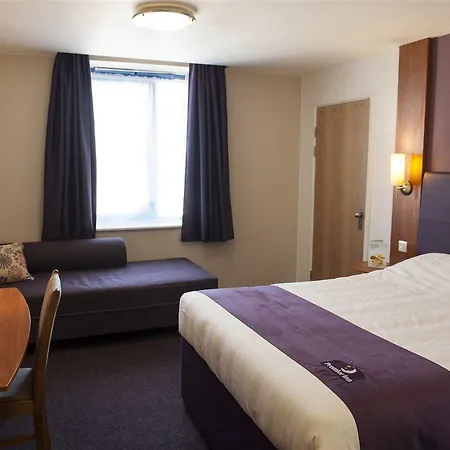 Premier Inn Dorchester-2