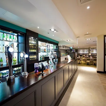Premier Inn Edinburgh City Centre Royal Mile-2