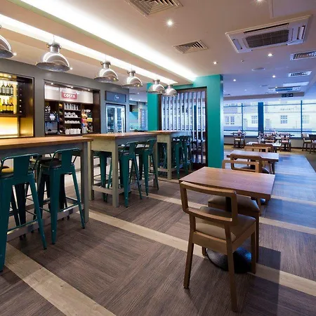 Premier Inn Letchworth Garden City-2