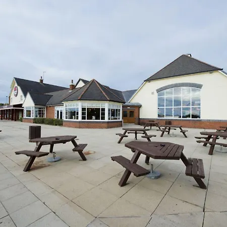 Premier Inn Newcastle Under Lyme-3