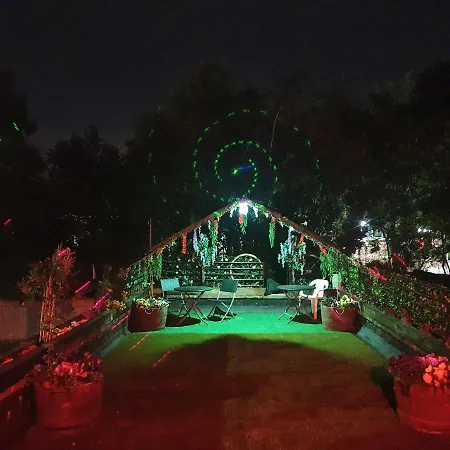 The Victoria Bikers Pub - Live Music Venue And Letting Rooms With Camping Facilities-3