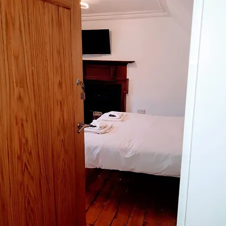 Ness City Cottage-3