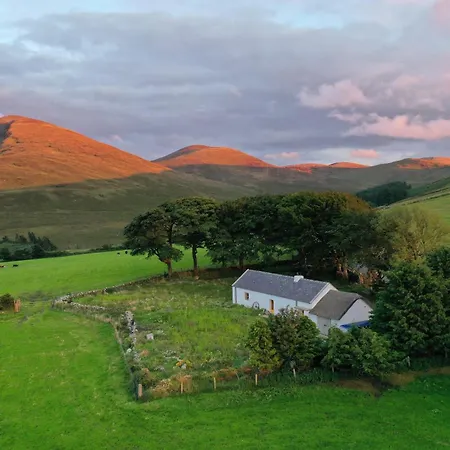 Thistle Thatch Cottage And Hot Tub - Mourne Mountains-3
