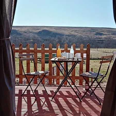 Wee Hoose Glamping Pod 1-2