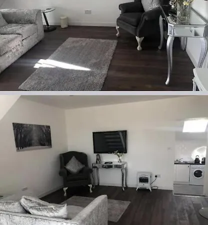 Grooms Cottage Outside Hot Tub-3