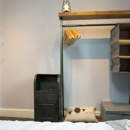 Lovely Coach House With Free Parking-3
