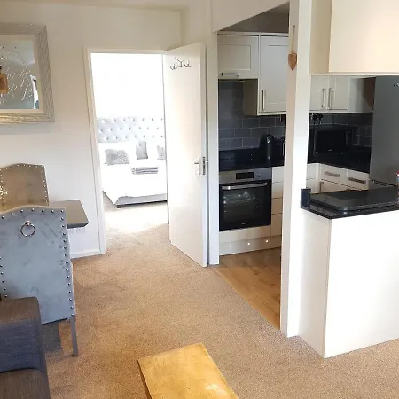 Bowness On Windermere, Lovely Apartment For 4 With Parking-3