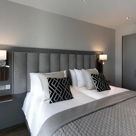 Custom House Apartments-2